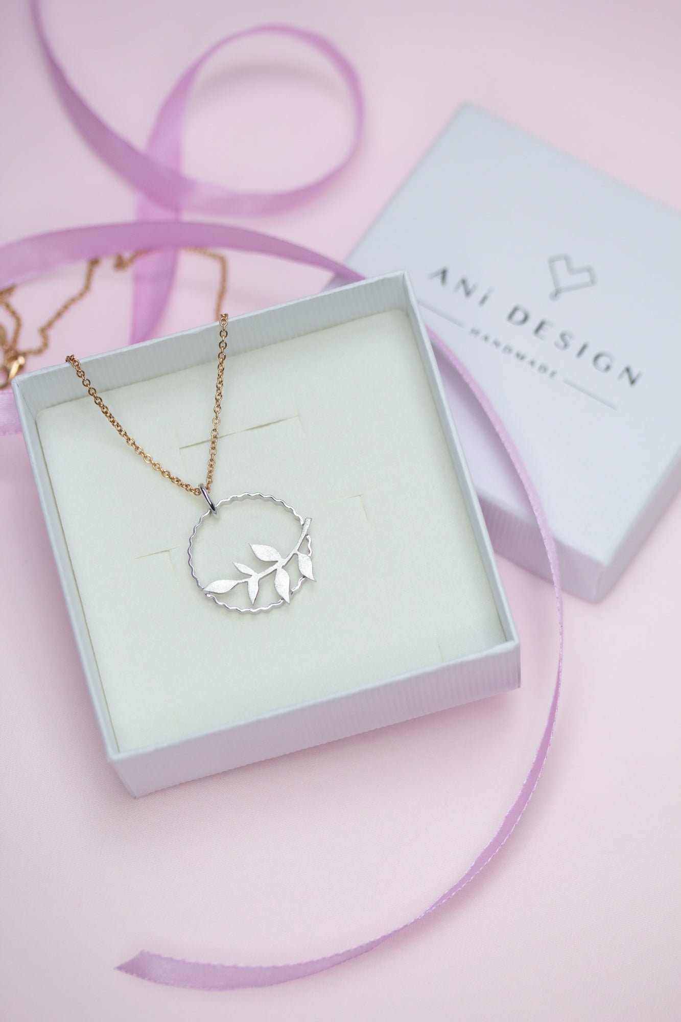 Anhänger Esche mit Kette