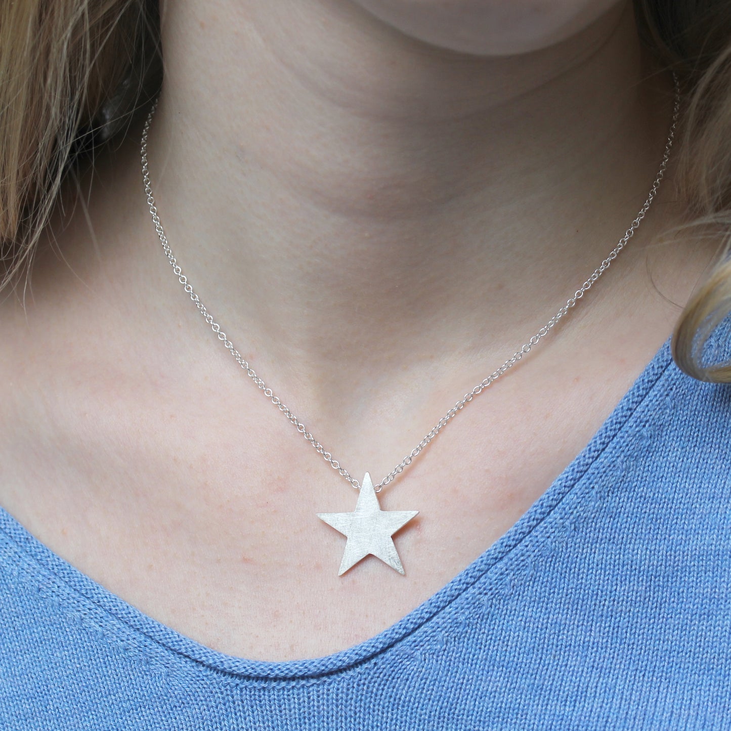Silberstern mit Kette