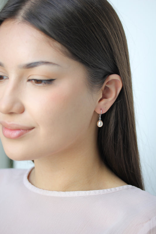 Perlohrringe in Tropfenform