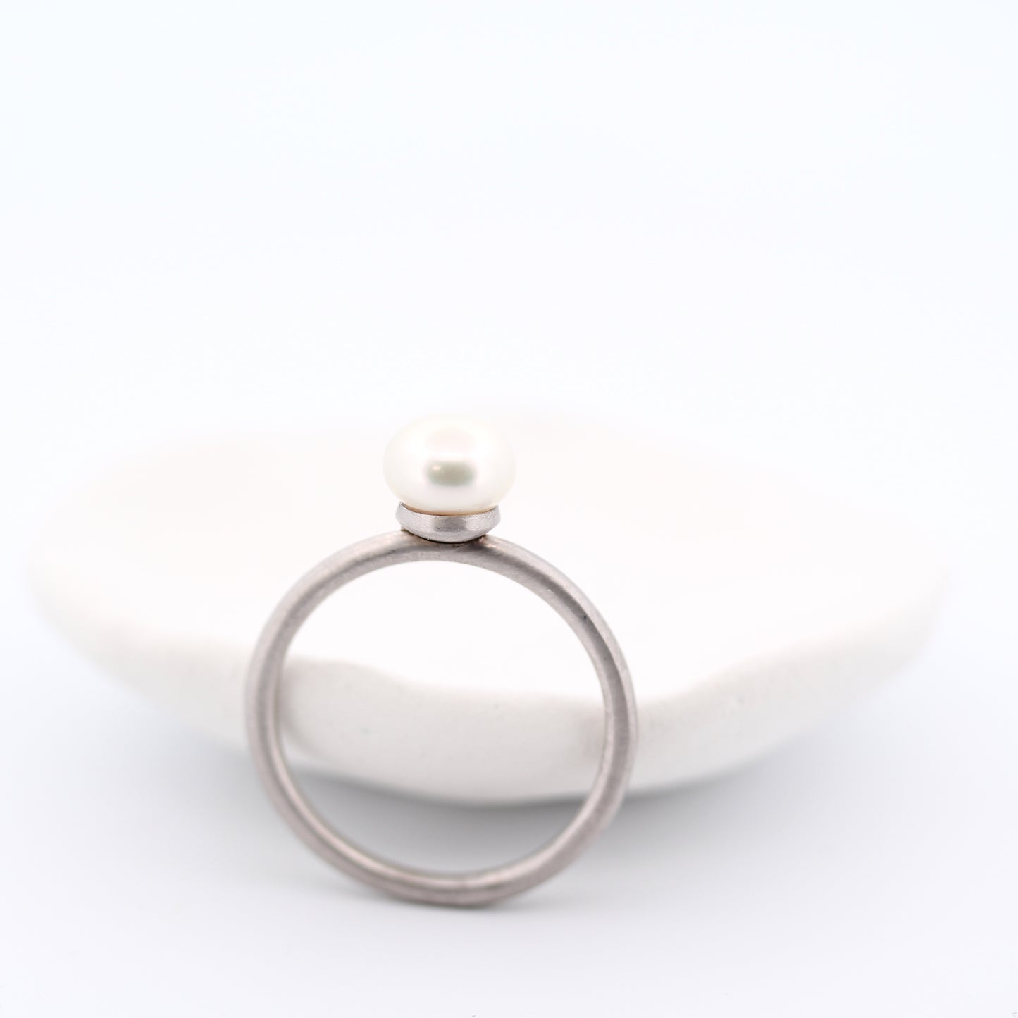 Zarter Ring mit Perle "Miss Pearl"