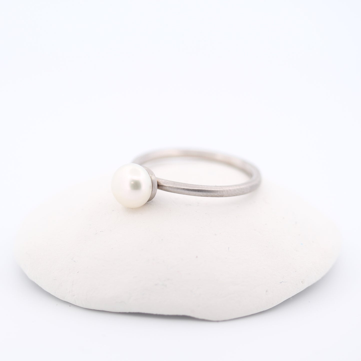 Zarter Ring mit Perle "Miss Pearl"