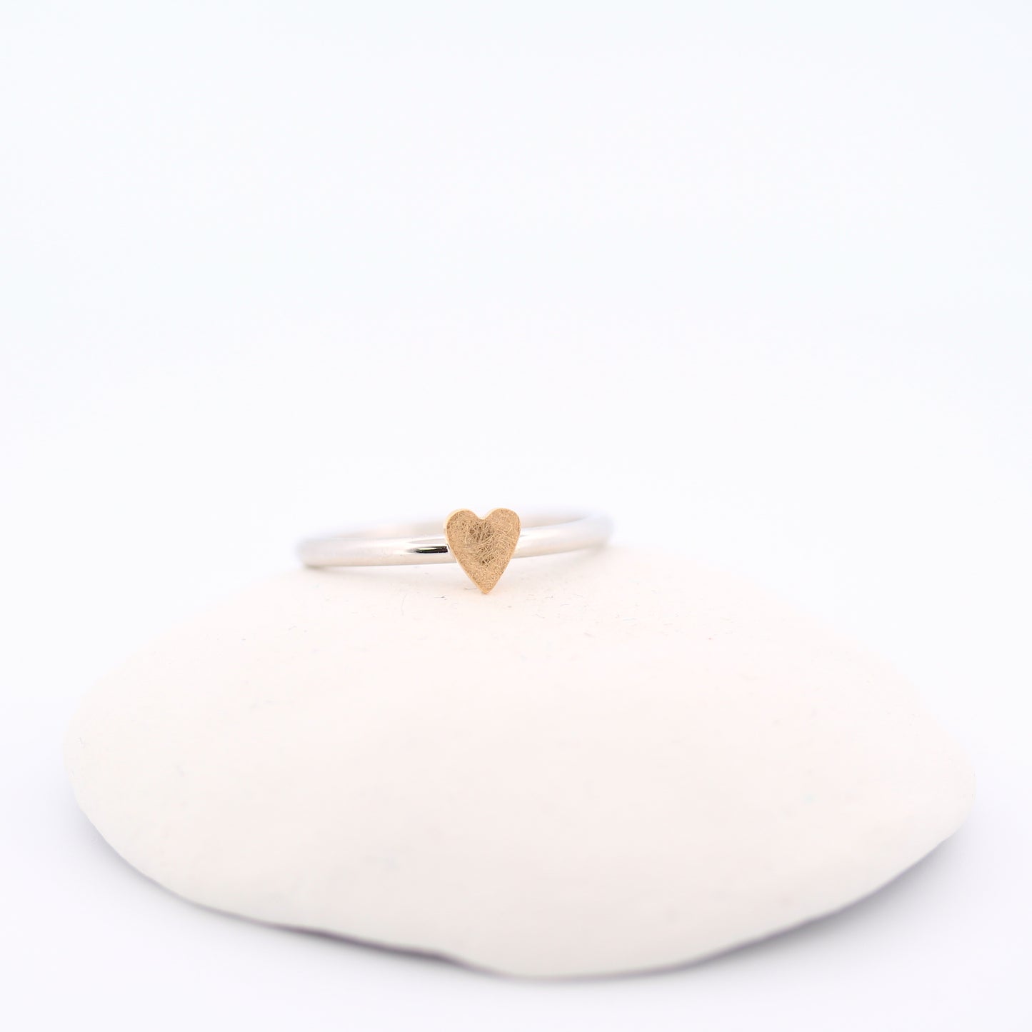 Zarter Ring mit Herz aus echtem Gold
