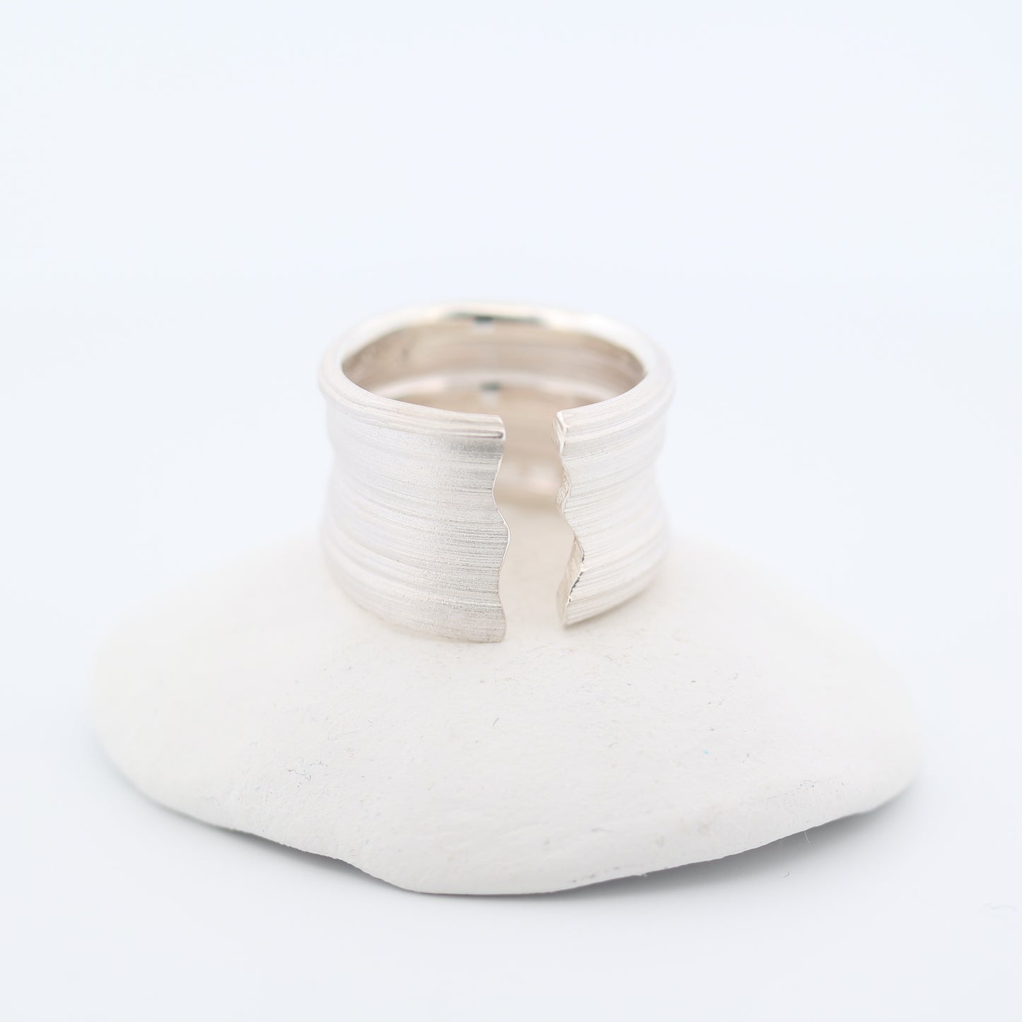 Mitsuro Hikime Ring ookii mizu
