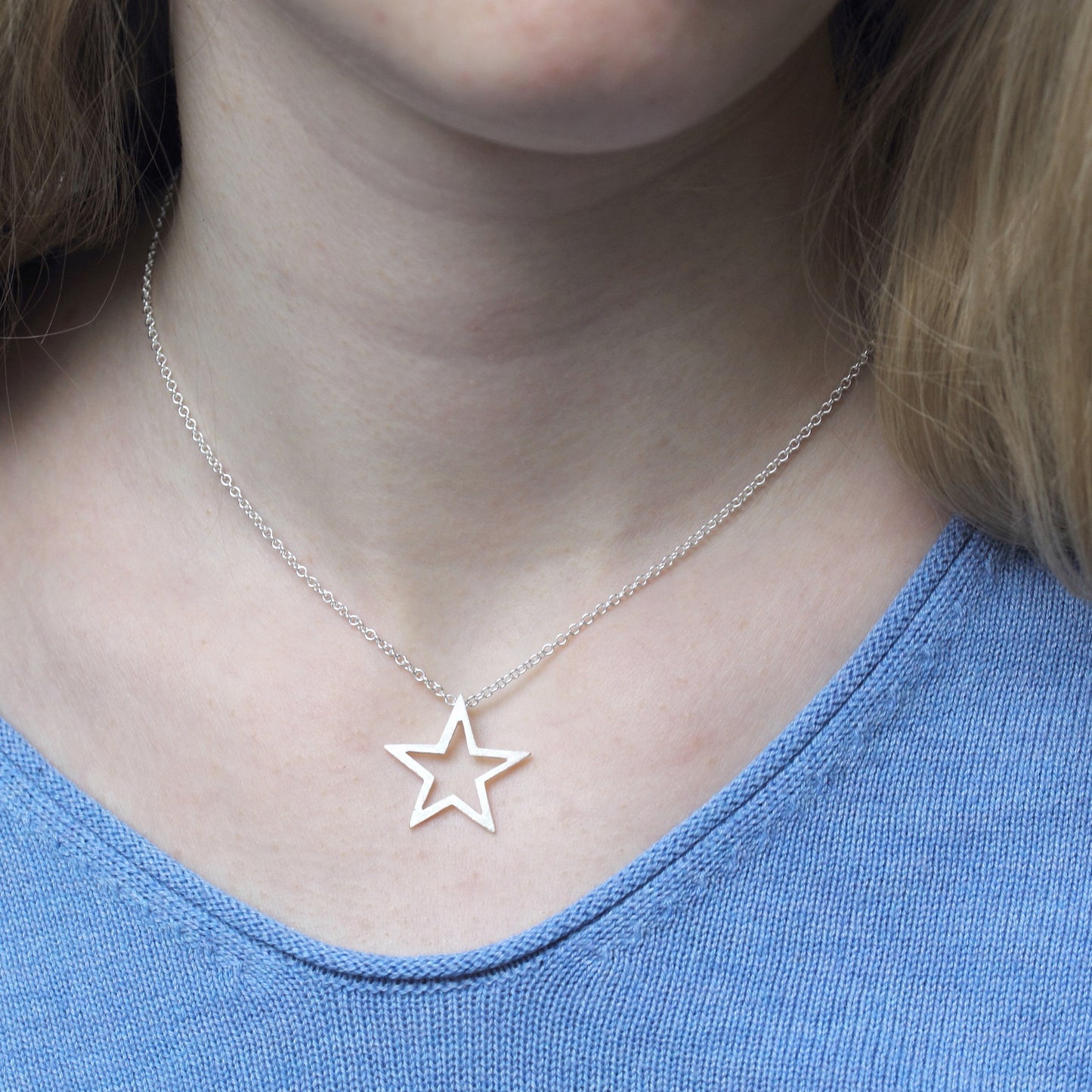 Zarter Silberstern mit Kette