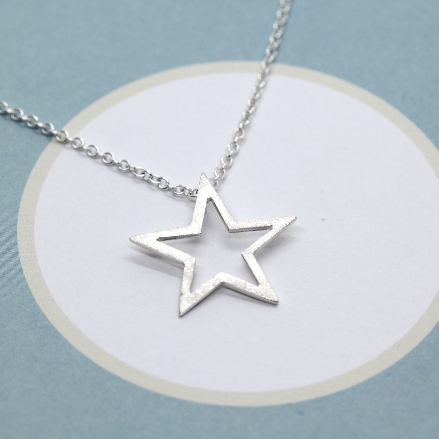 Zarter Silberstern mit Kette