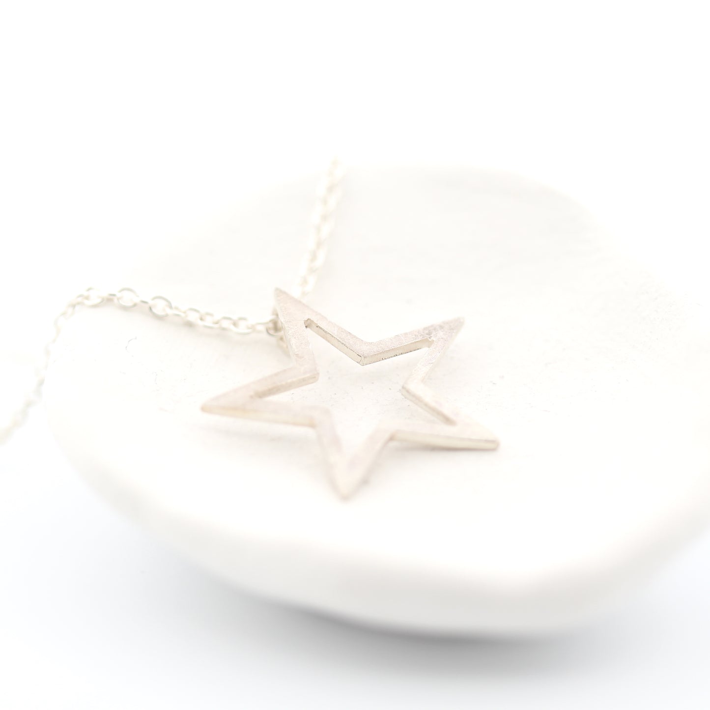 Zarter Silberstern mit Kette