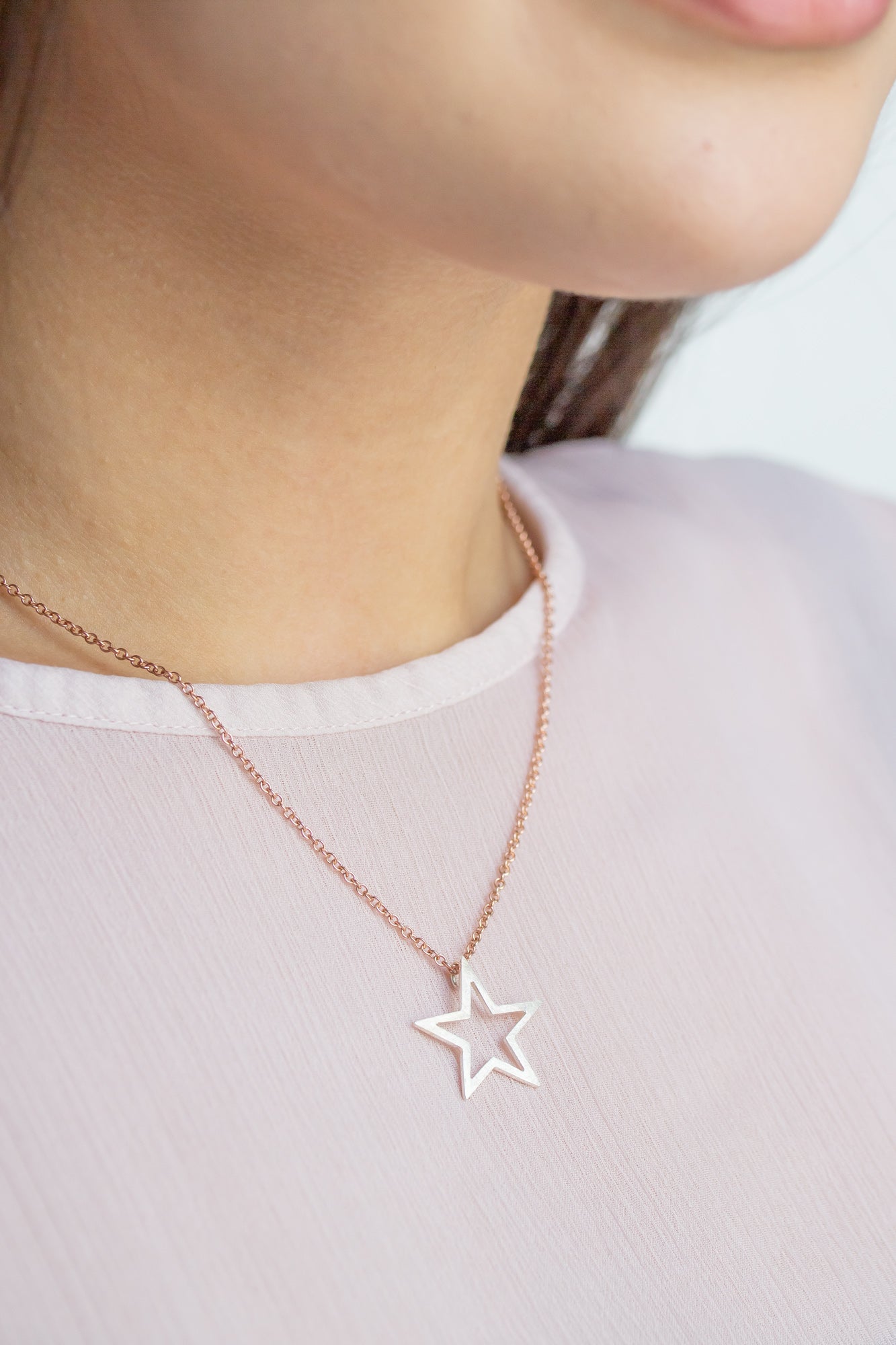 Zarter Silberstern mit Kette