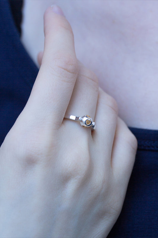 Kugelring mit goldenen Herzen