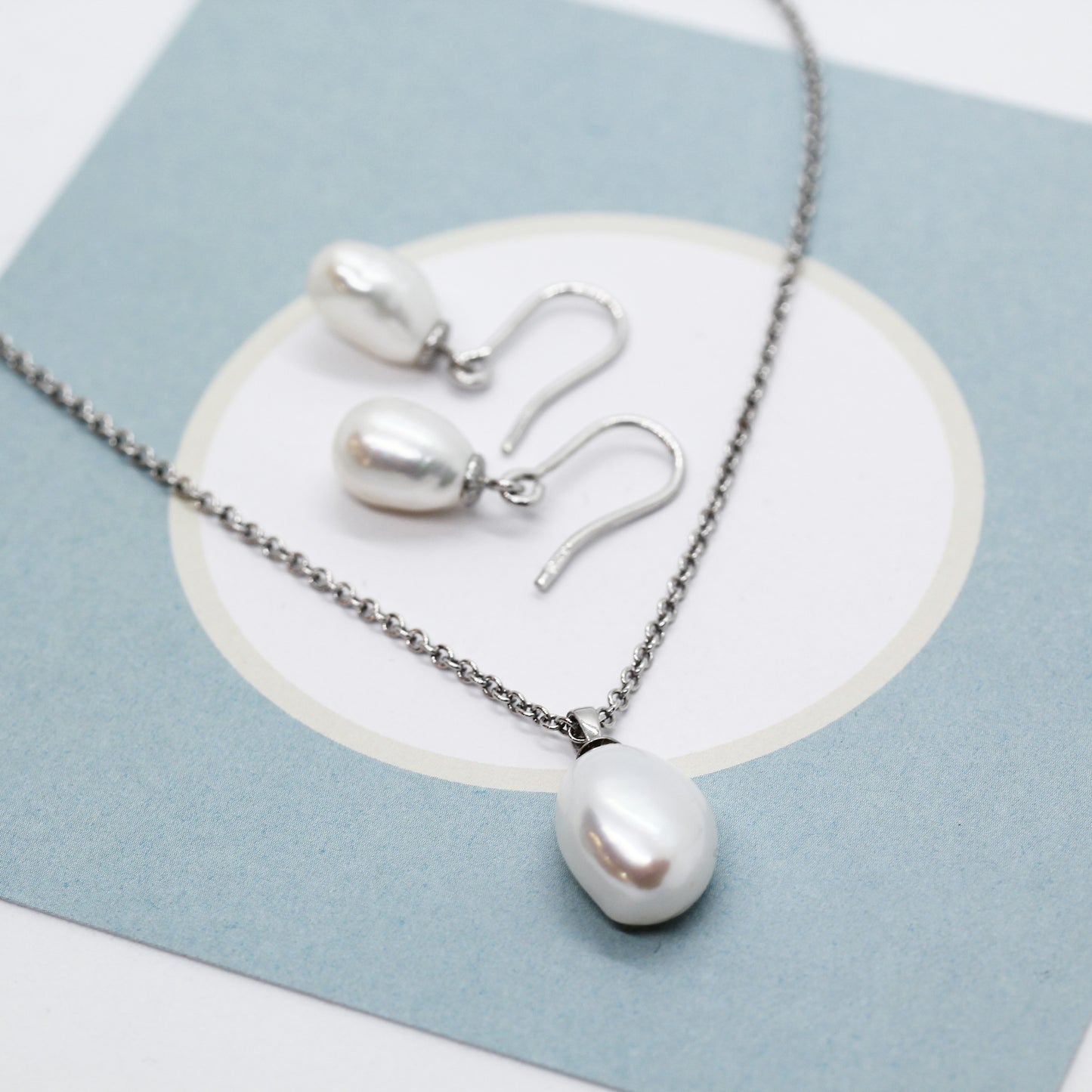 Perlen-Set Kette und Ohrringe